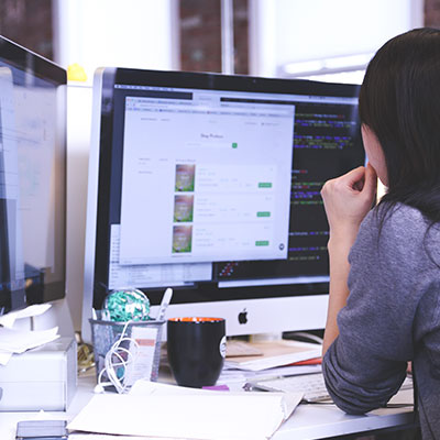 lady-using-desktop-pc