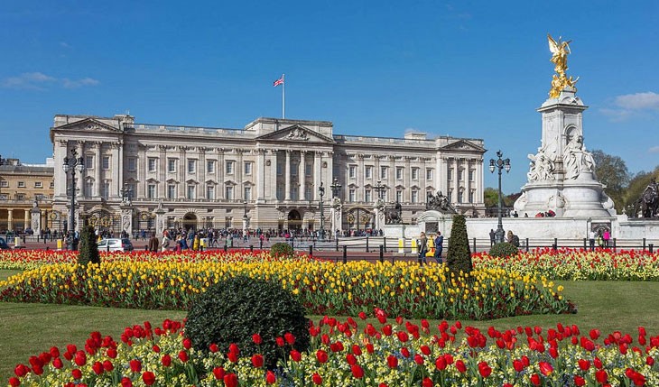 ELATT students visit Buckingham Palace