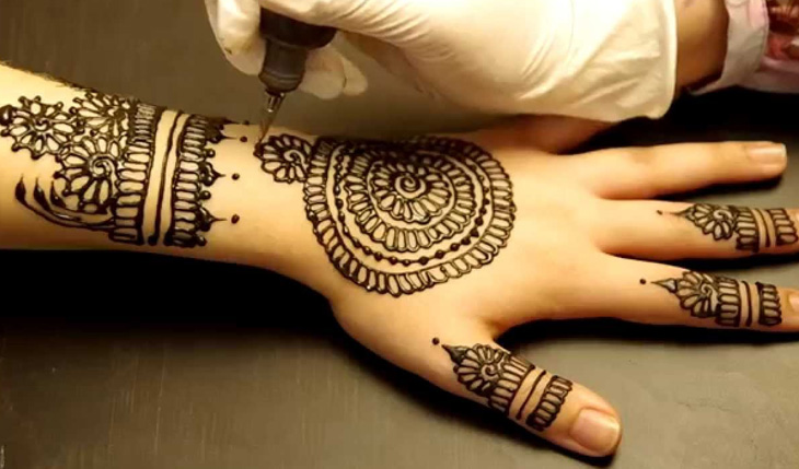 henna being applied onto hand