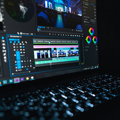 computer-screen-with-video-editing-software